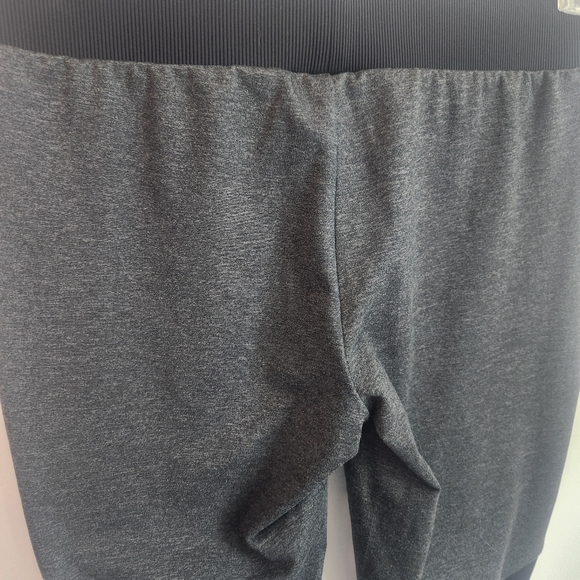UA Women's Ribbed Compression Legging sz med - Picture 8 of 9